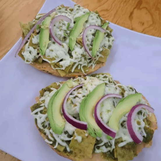 Molletes con Chilaquiles