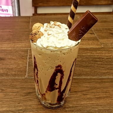 Carlos V Frappé. Happiness Line.