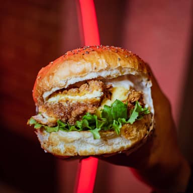 CRISPY CHICKEN BURGER