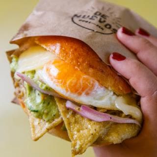 DE HUEVOS