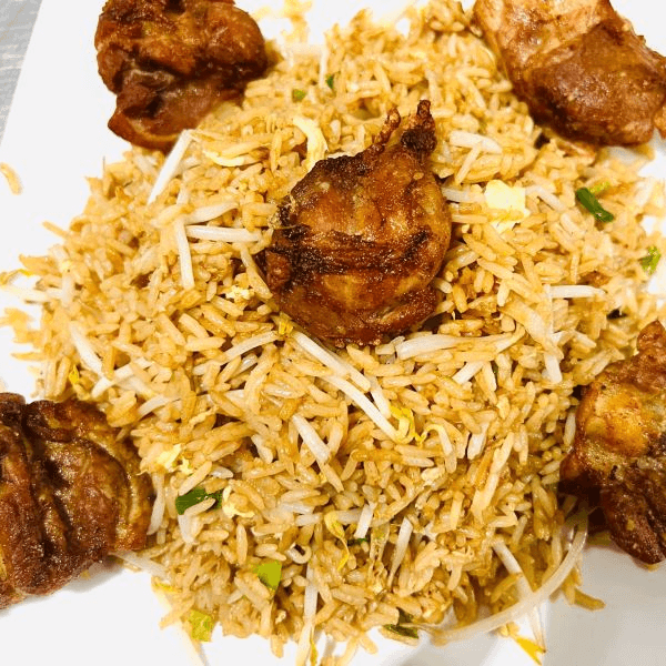 chaufa con pollo en trozos
