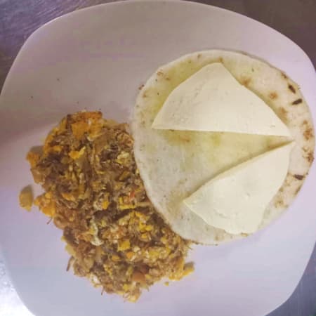 Huevos con Carne Desmechada