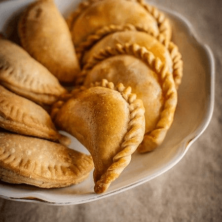 Empanadita Chilena Pollo y Mozarella