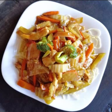 Chop Suey en Salsa con Lechon y Pollo