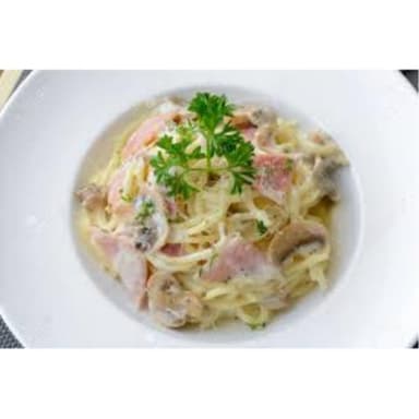 ESPAGUETTI A LA CREMA