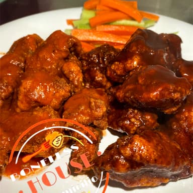 Boneless Mitad Buffalo Mitad BBQ