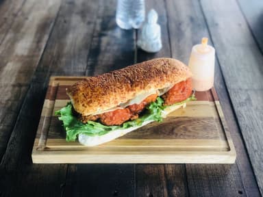 Panini de Boneless Bufalo con Queso