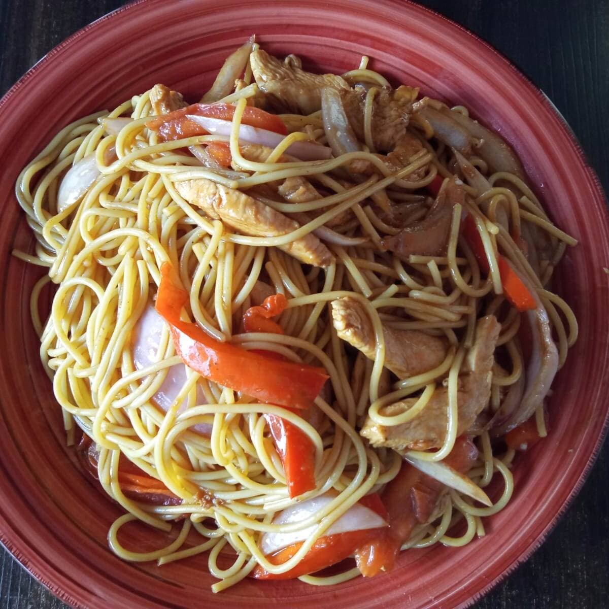 Tallarín Saltado de pollo