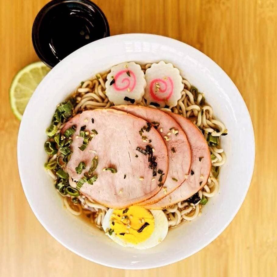Ramen con Lomo Canadiense