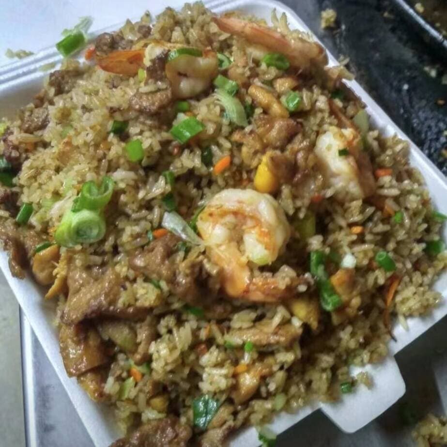 Arroz mixto (con 5 Camarón ,pollo ,res)混合杂绘炒饭
