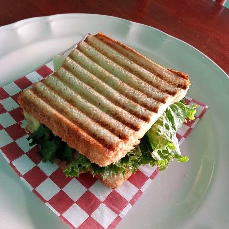 Sandwich de pollo y queso