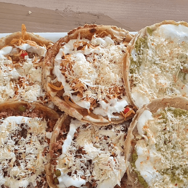 Sope Grande de carne Enchilada y Queso