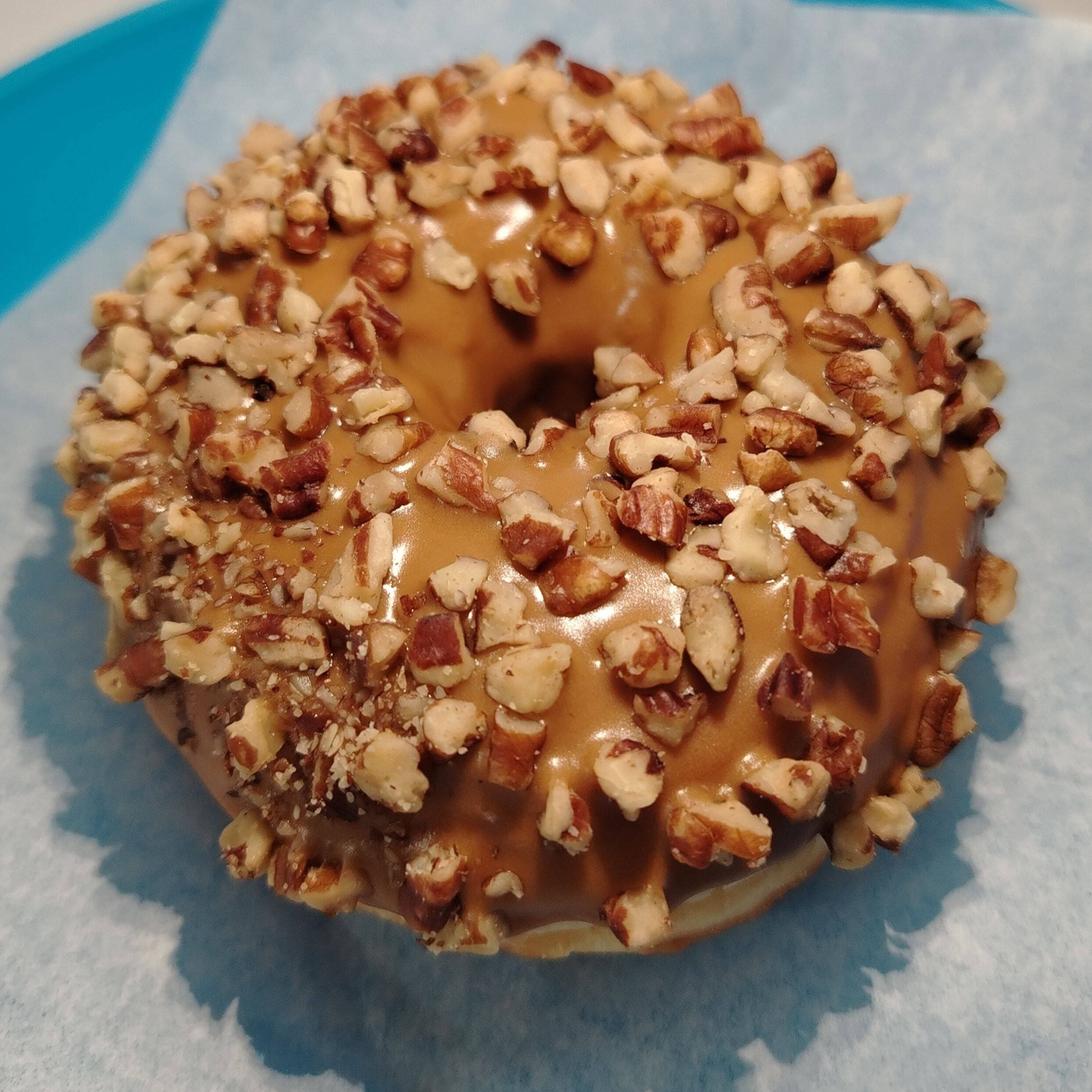 Dona de maple con nuez