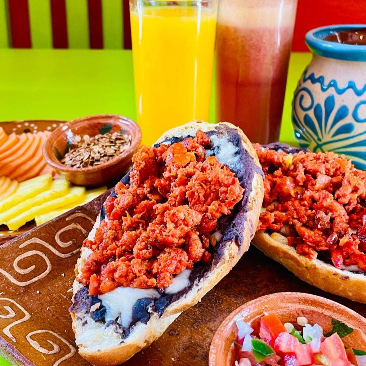 Desayuno Completo de Molletes con Chorizo