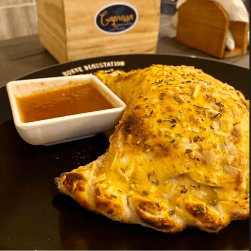 Pizza Gourmet Santorini Calzone