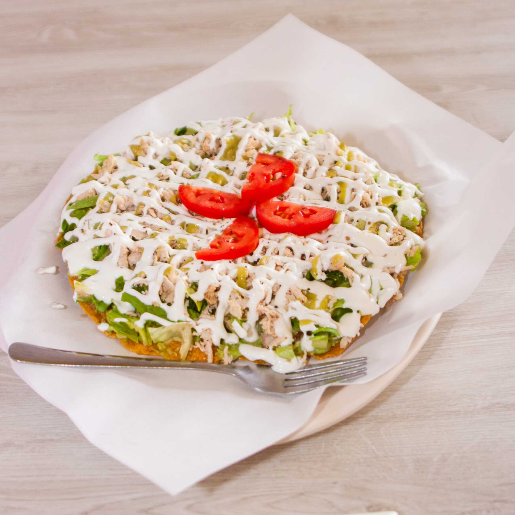 Mega Tostada de Pollo