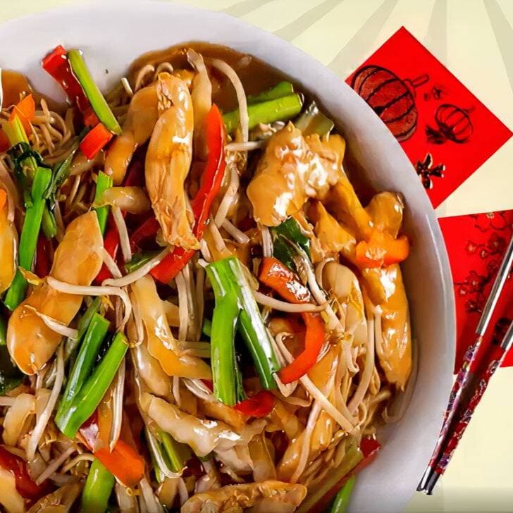 Tallarín Saltado de Pollo