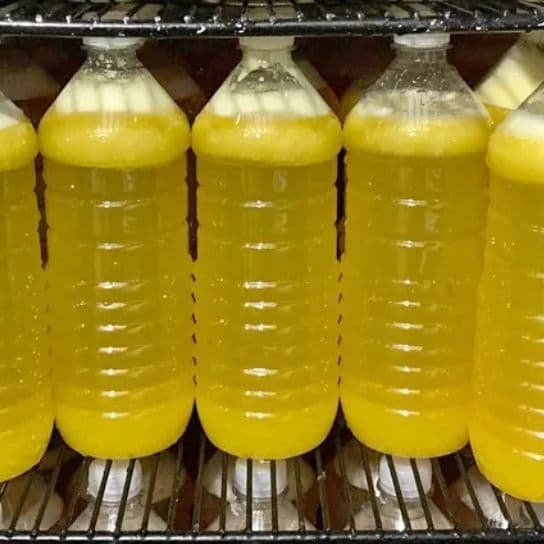 Medio litro de agua de piña