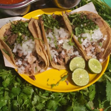 Combo 3 Tacos de Surtida y Agua de Jamaica