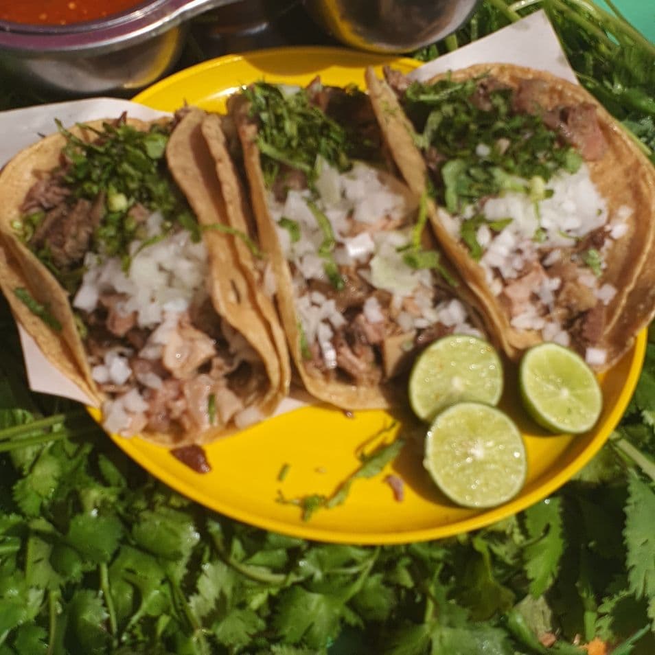Combo 3 Tacos de Surtida y Agua de Jamaica