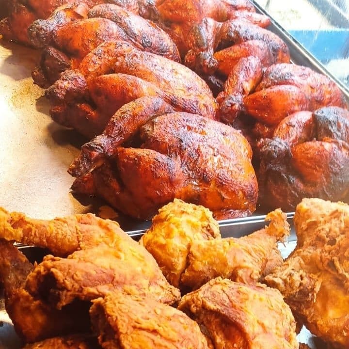 Pollo Entero Mixto (con Papa Arepa y Maduro)