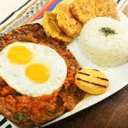 Bistec a Caballo con Arroz y Arepa
