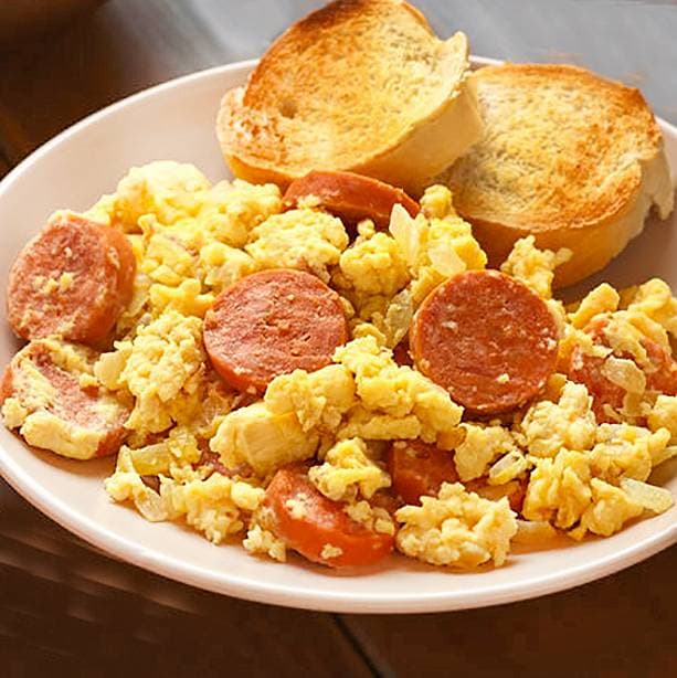 Huevos Revueltos con Chorizo Argentino