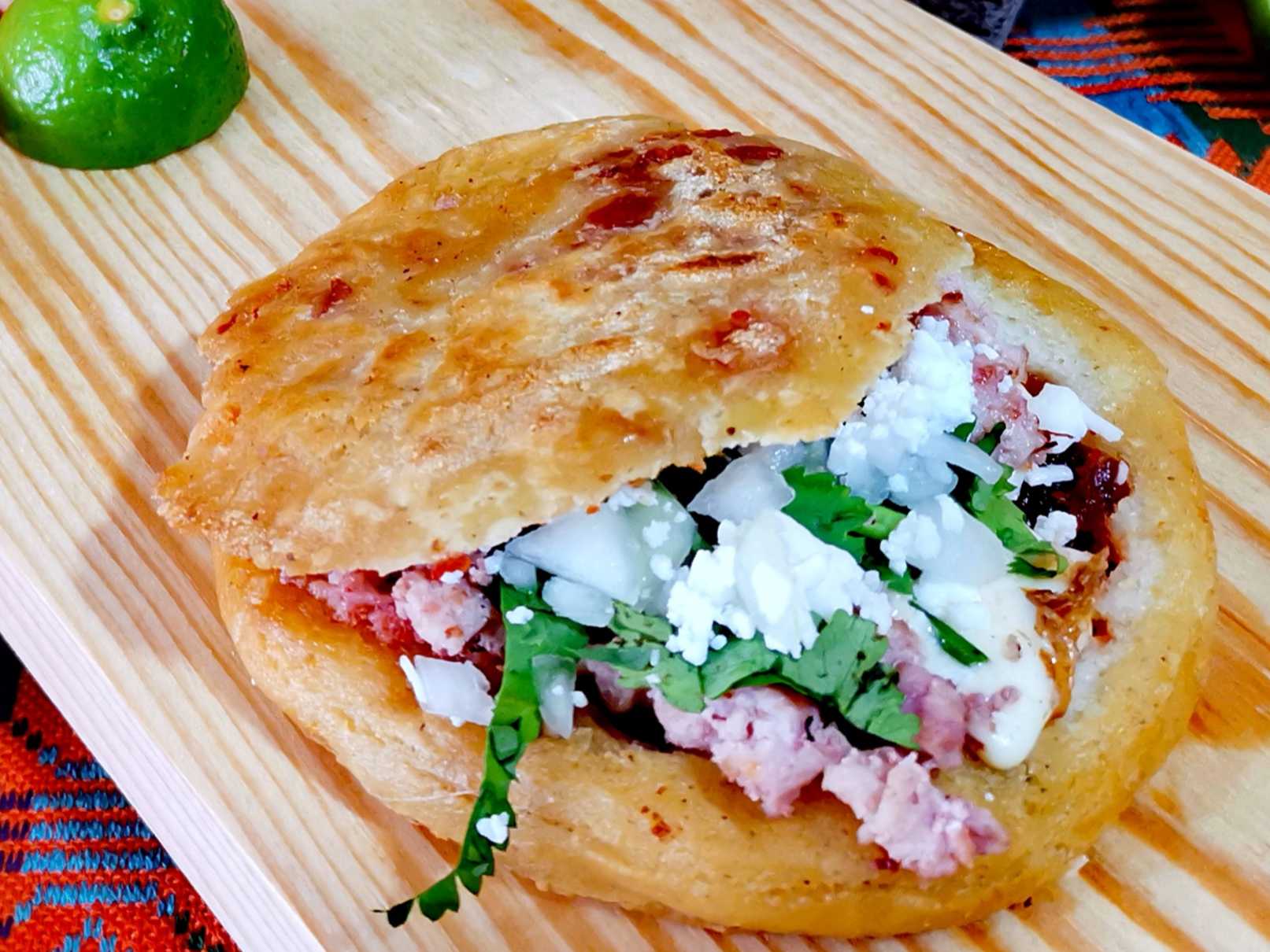 Gordita de carnitas