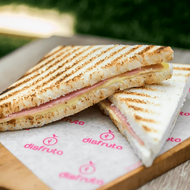 Combo Sandwich Mixto + Jugo
