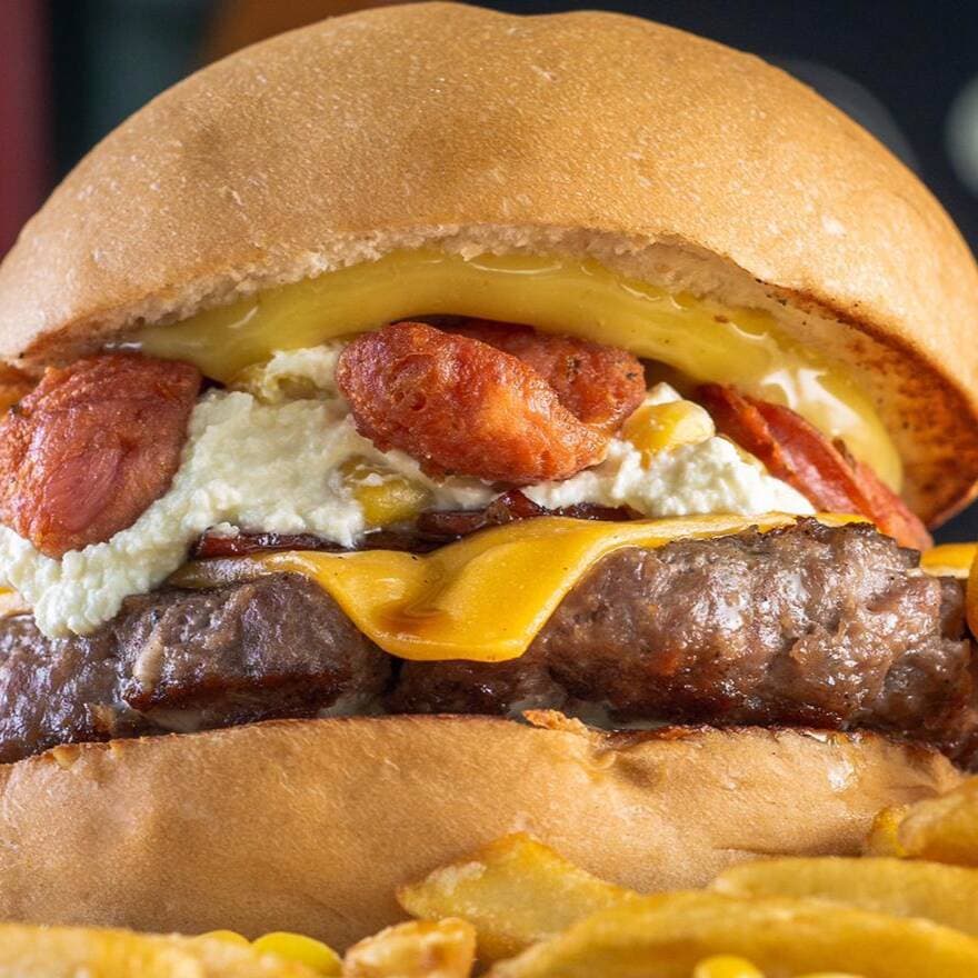2 Hamburguesas Montanas + 2 Papas a la Francesa