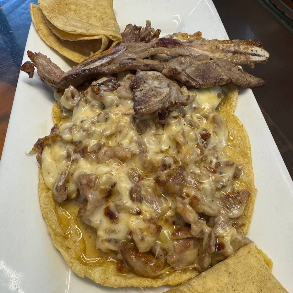 Taco de Carne con Queso