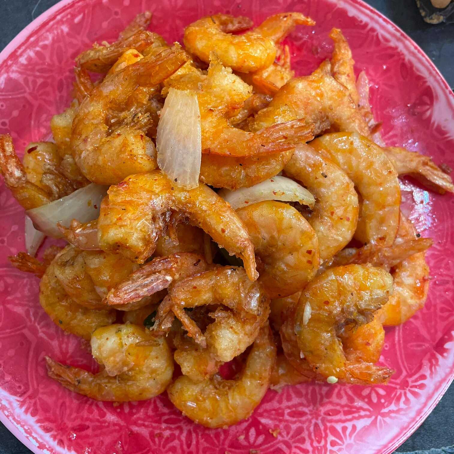 porción de camarón picante