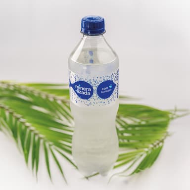 Agua mineral.