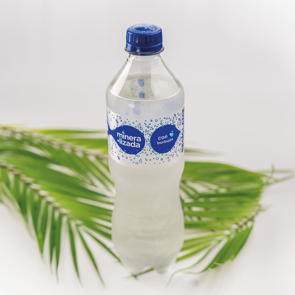 Agua mineral.