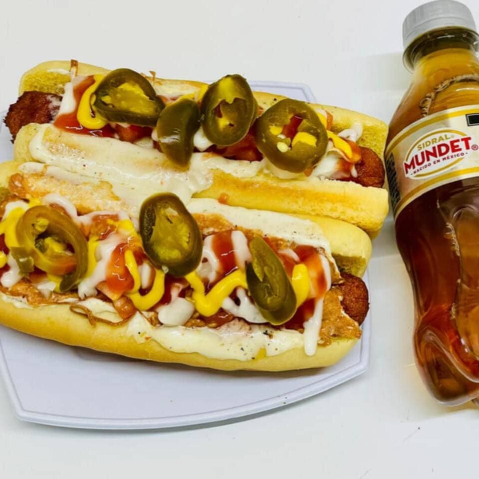 2 Hotdogs con Queso y Tocino