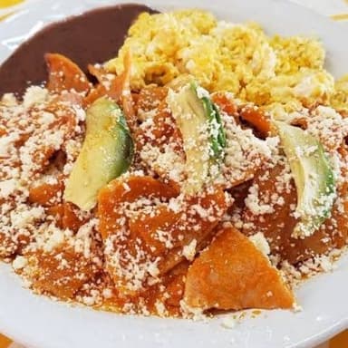 CHILAQUILES C/ ESPECIALIDADES REVOLCADO