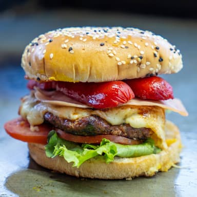 Hamburguesa Cubana con papas