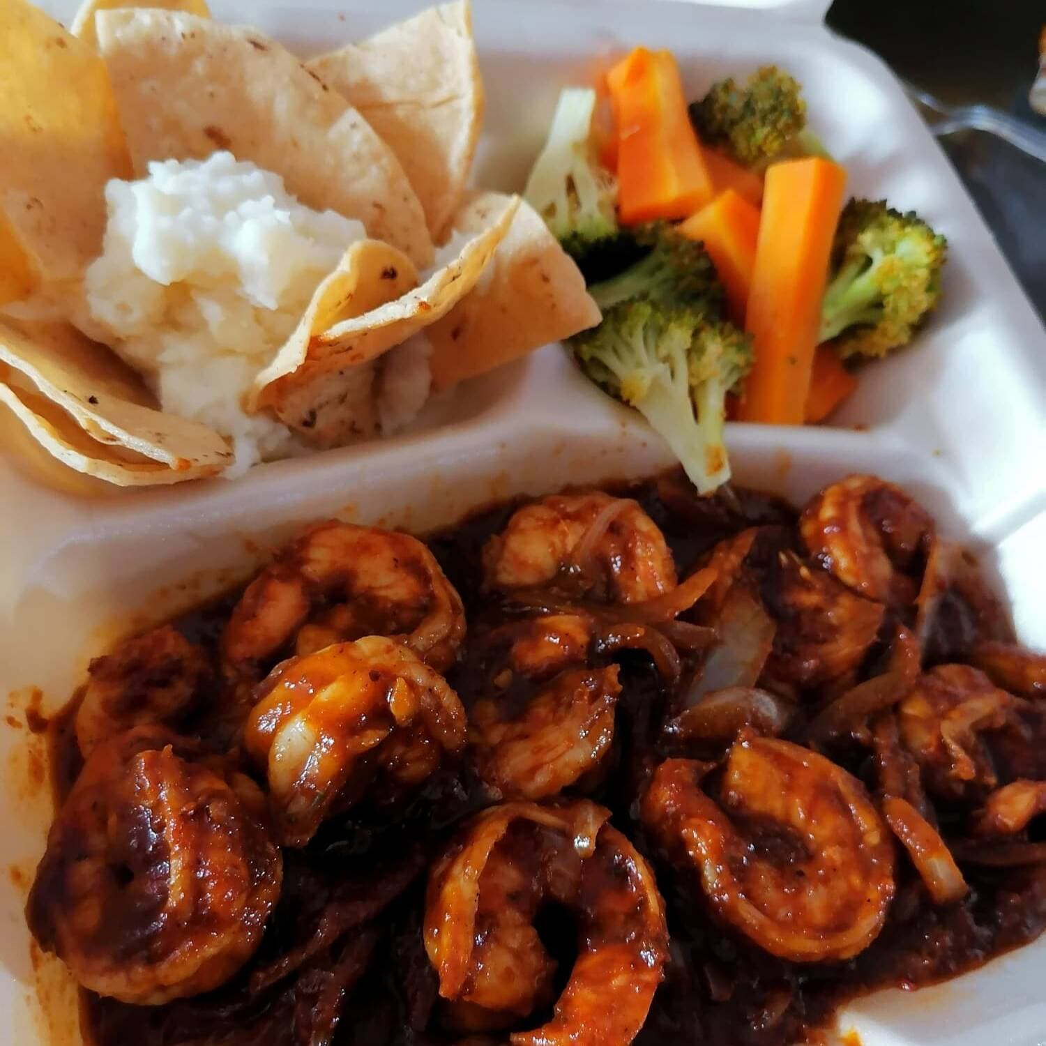CAMARONES ENCHIPOTLADOS