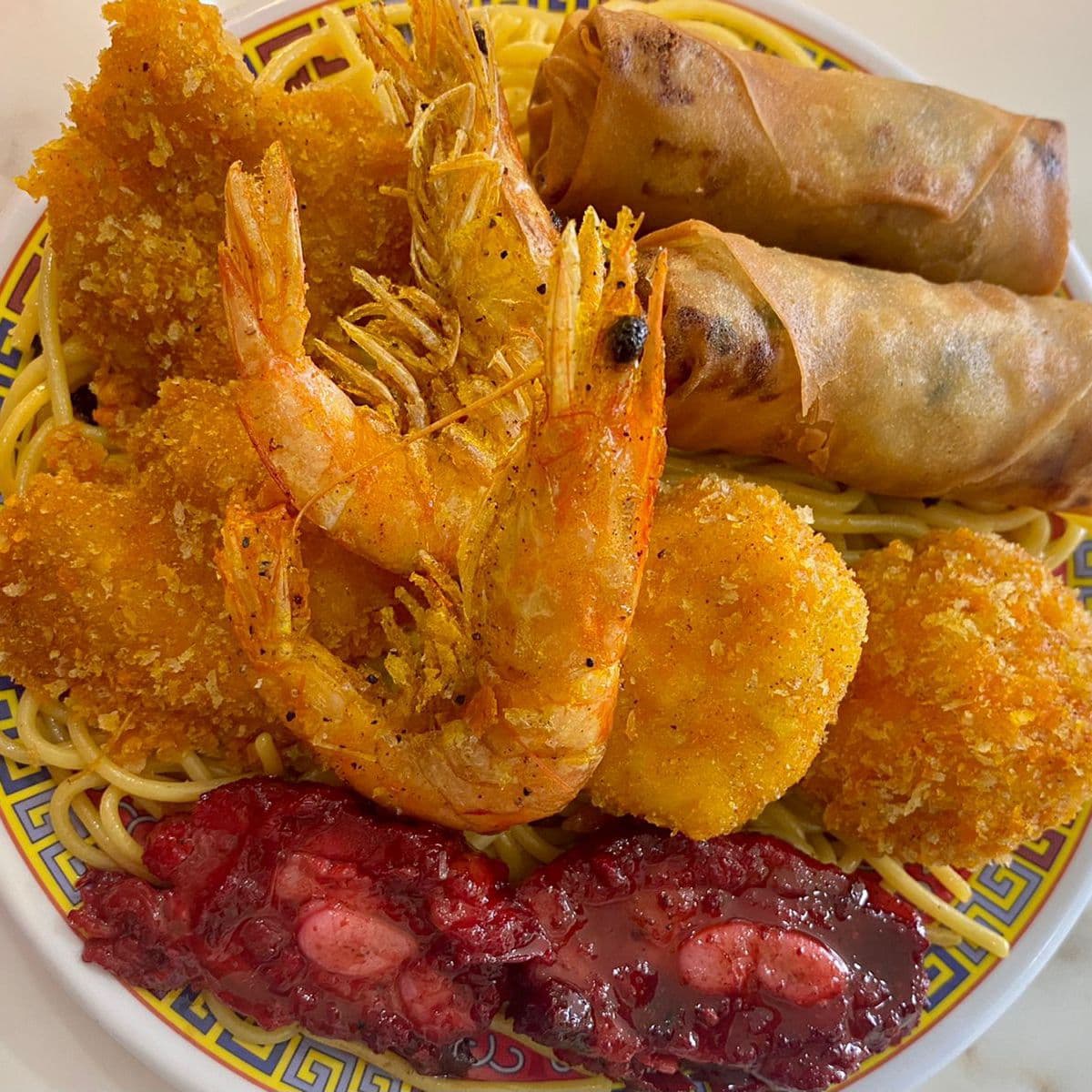 Comida fija C:🔥2春卷，2排骨，2虾  ，2鱼片 ，2饭团