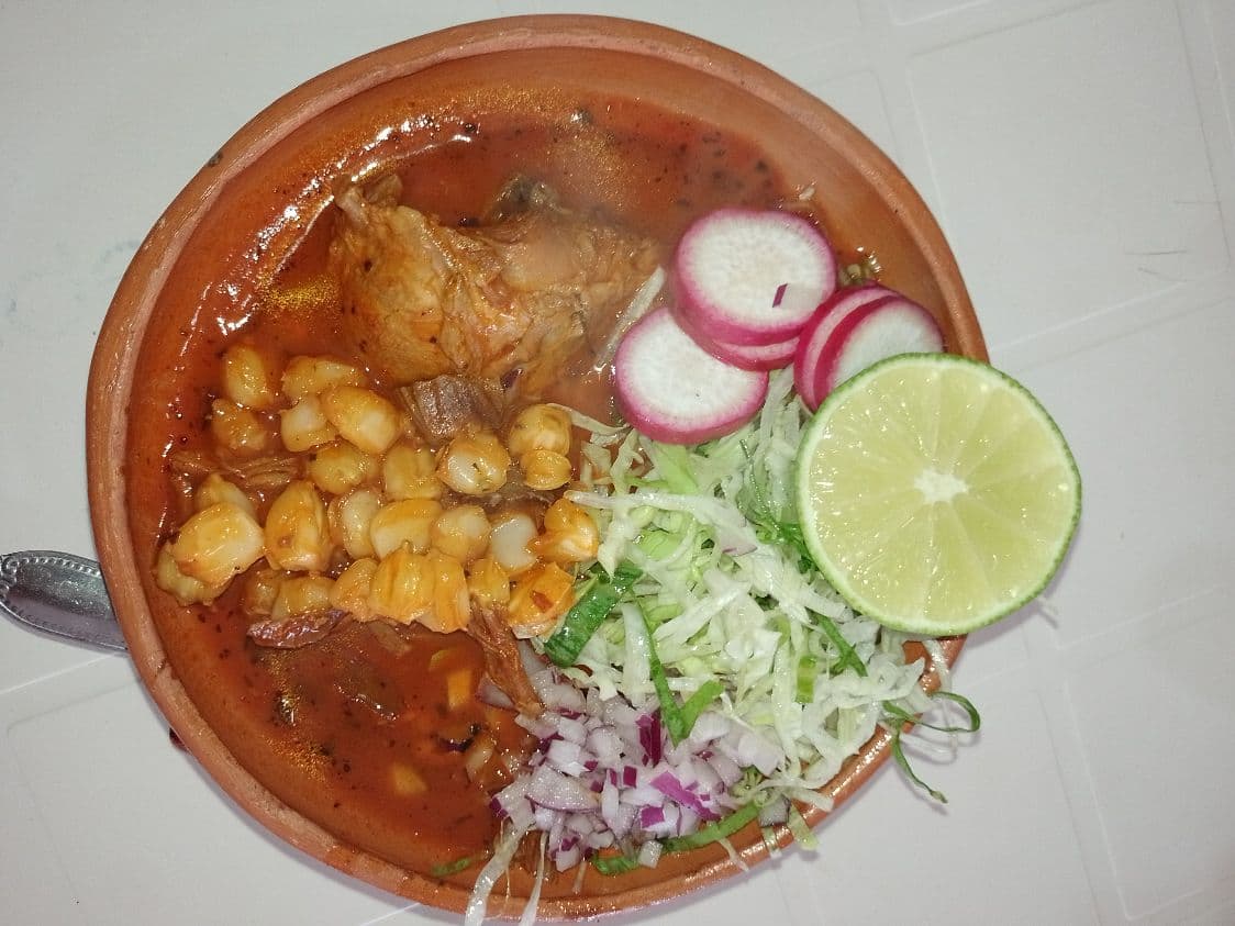 Pozole Rojo Zacatecano Grande, Con Carne.