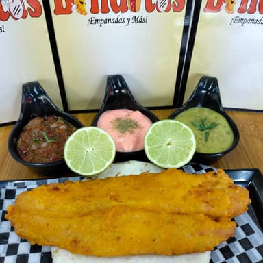 Torta de Pescado Frita con arepa Co