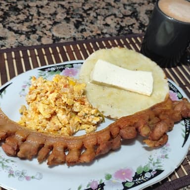 Arepa con Chicharon