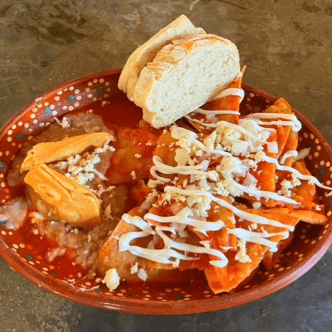 Chilaquiles Sencillos/Jugo Naranja o Café de Olla