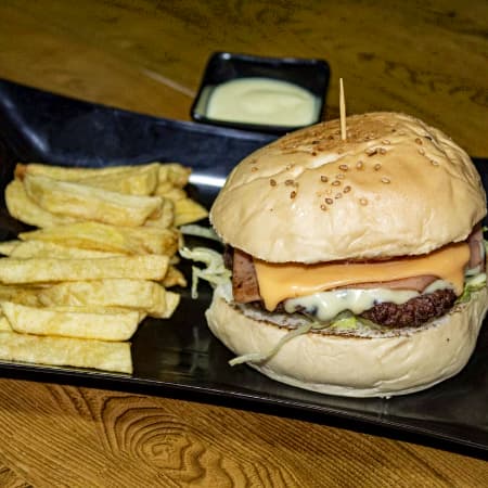 Burger Sencilla & Papas Fritas