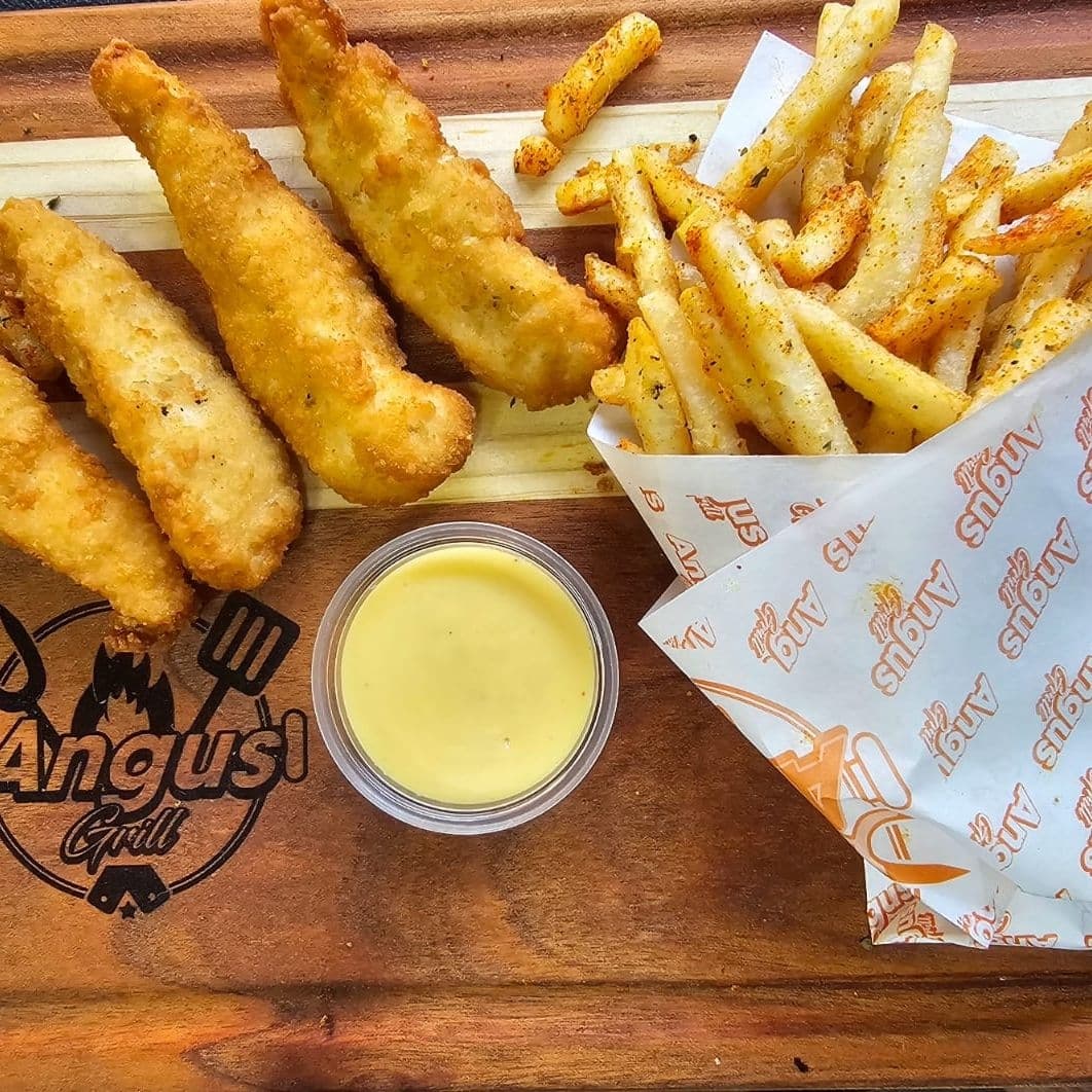 Strips de Pollo con Papas Fritas