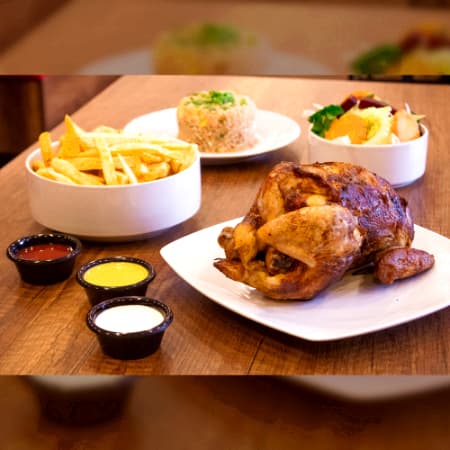 Pollo a la Brasa, Papas Fritas y Ensalada