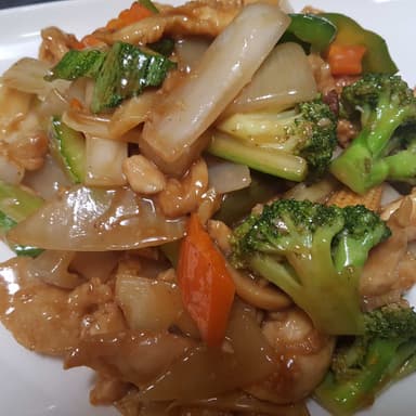 Trozos de Pollo con Champiñones y Verduras