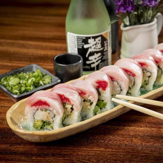 HAMACHI SPICY ROLL
