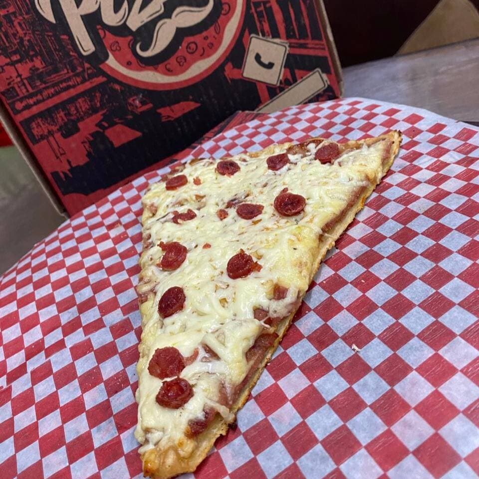 Porción de Pizza Tres Carnes