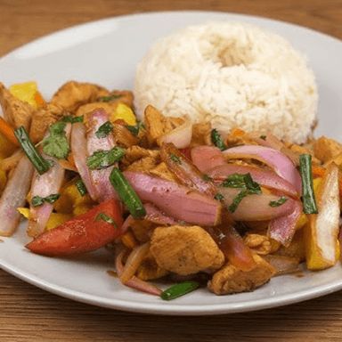Lomo Saltado de Pollo + Pepsi 300 Ml